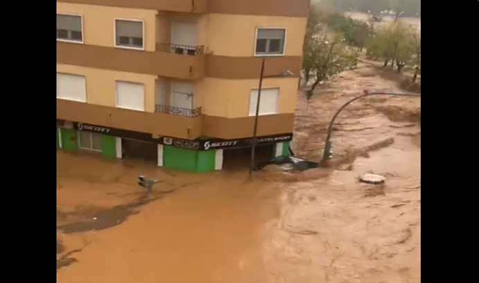 Piogge torrenziali devastano Valencia: almeno 13 morti e numerosi dispersi – VIDEO